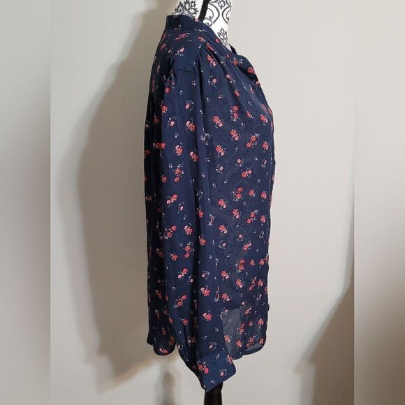 Beautiful navy red floral button up Blouse - Picture 2 of 6